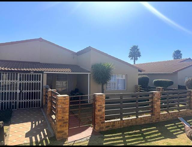 2 BEDROOM TOWNHOUSE FOR SALE IN ELSPARK